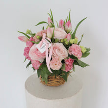Load image into Gallery viewer, Ranunculus Arrangement