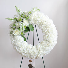 Load image into Gallery viewer, Precious Wreath