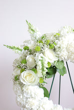 Load image into Gallery viewer, Precious Wreath