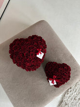Load image into Gallery viewer, Eternal Rose Velvet Heart Box