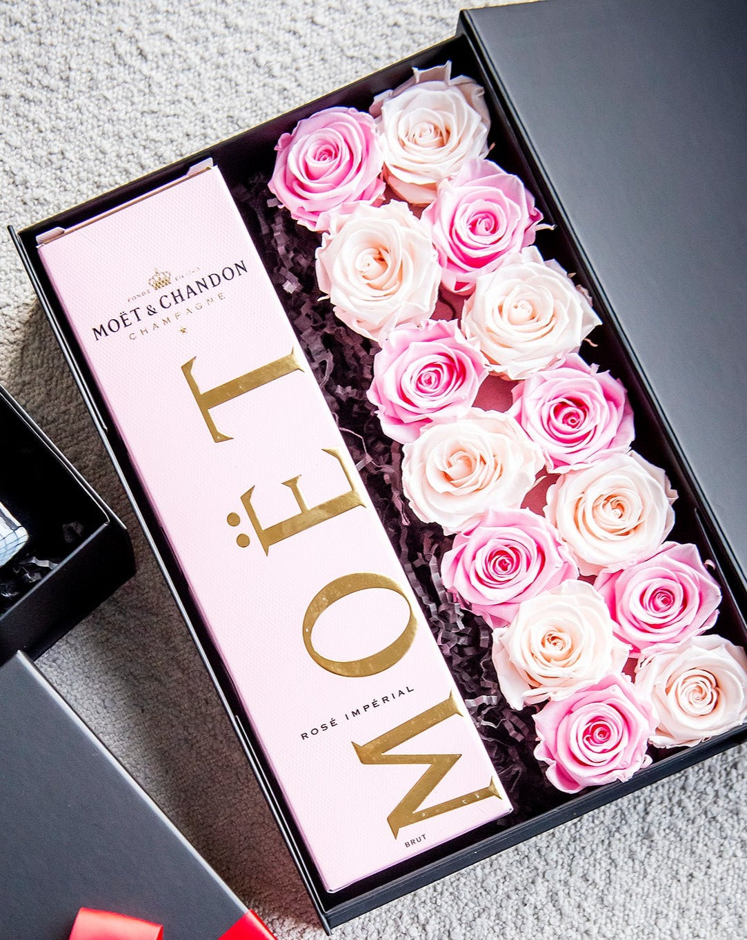 Roseate (Preserved Roses) – Amber Flowers