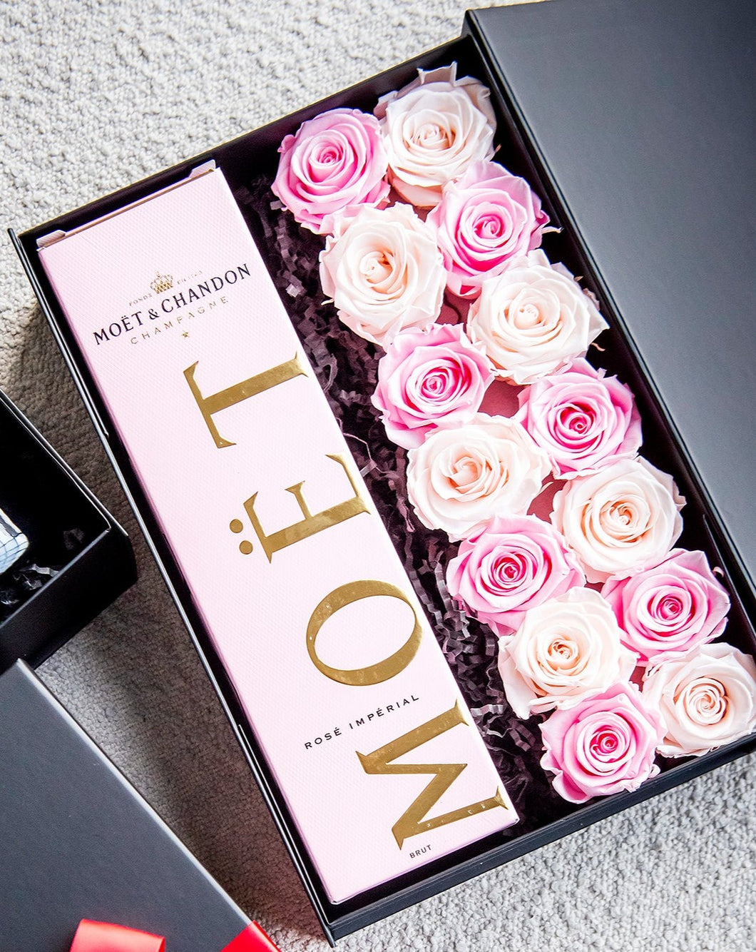Roseate (Preserved Roses)