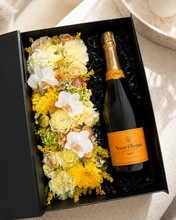 Load image into Gallery viewer, Golden Flowers &amp; Liquor Gift Box
