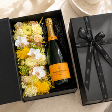 Load image into Gallery viewer, Golden Flowers &amp; Liquor Gift Box
